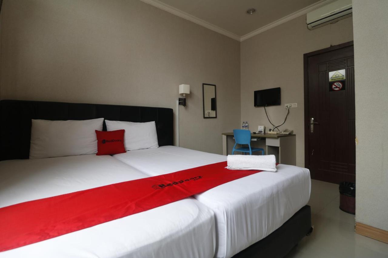 Hotel Reddoorz @ Ranotana Manado Extérieur photo