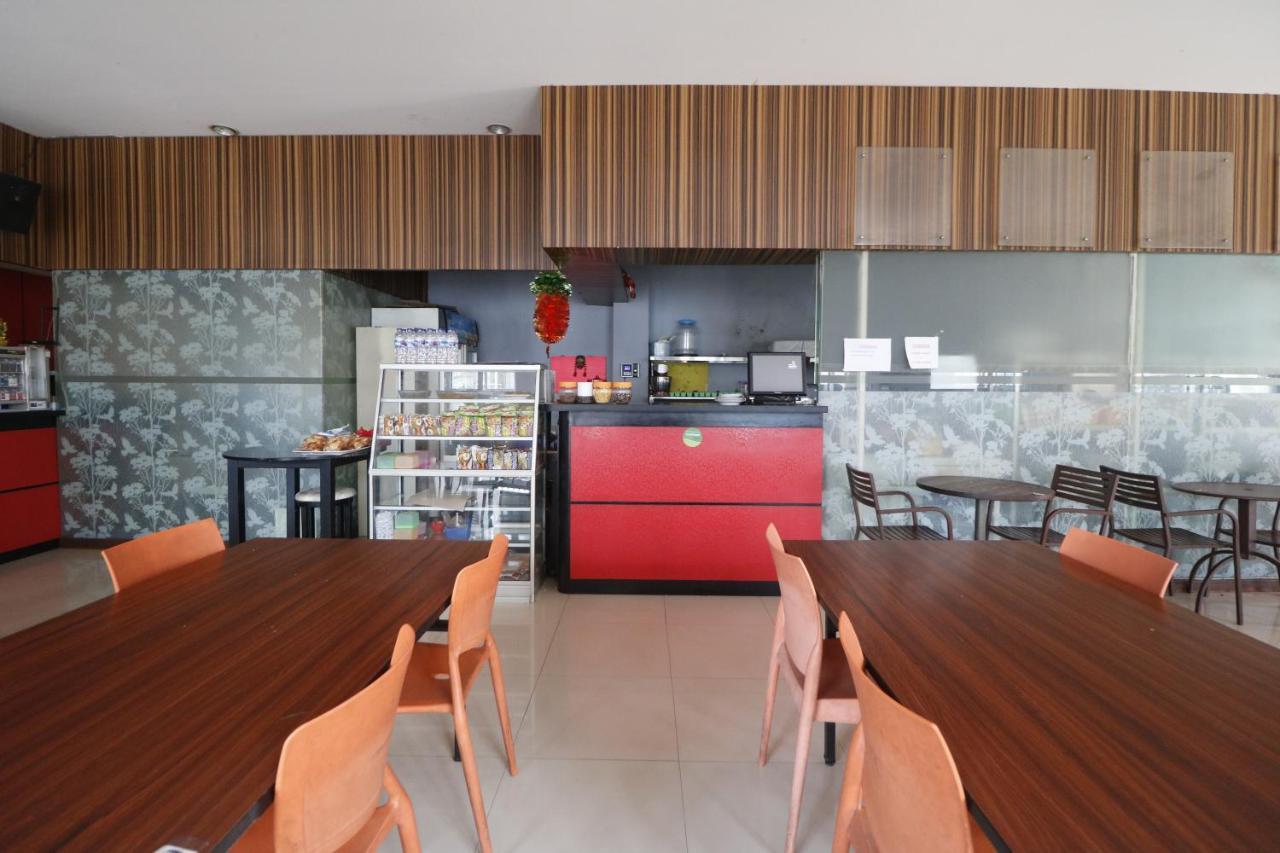 Hotel Reddoorz @ Ranotana Manado Extérieur photo