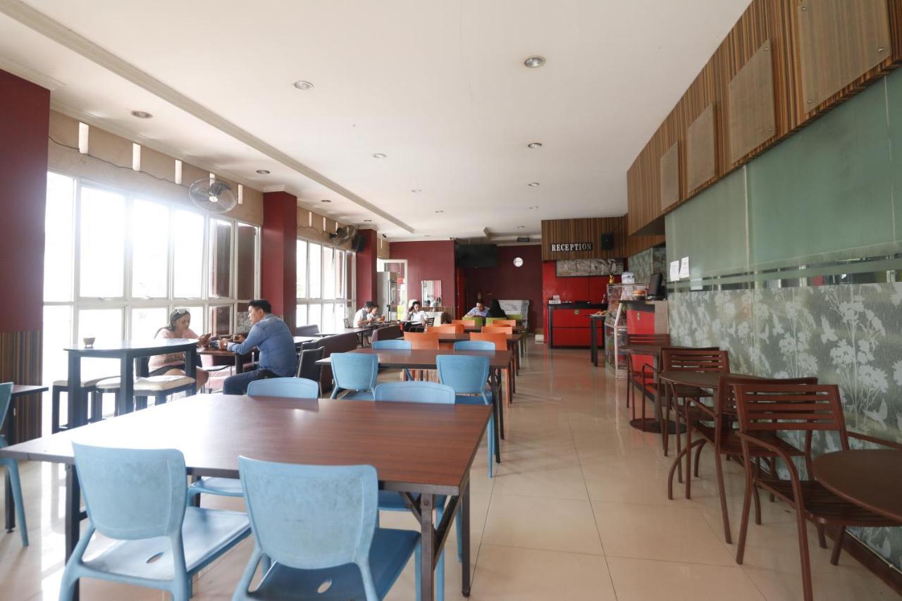 Hotel Reddoorz @ Ranotana Manado Extérieur photo